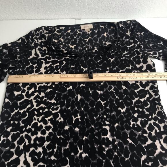Loft Leopard Print Top Womens Medium V Neck Faux Leather Trim Long Sleeve - Picture 7 of 11